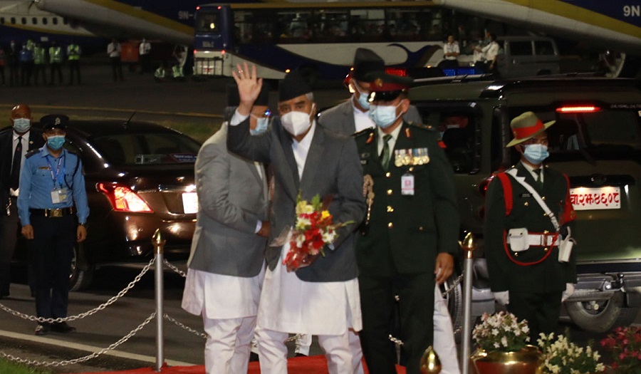 स्वदेश फर्किए प्रधानमन्त्री देउवा