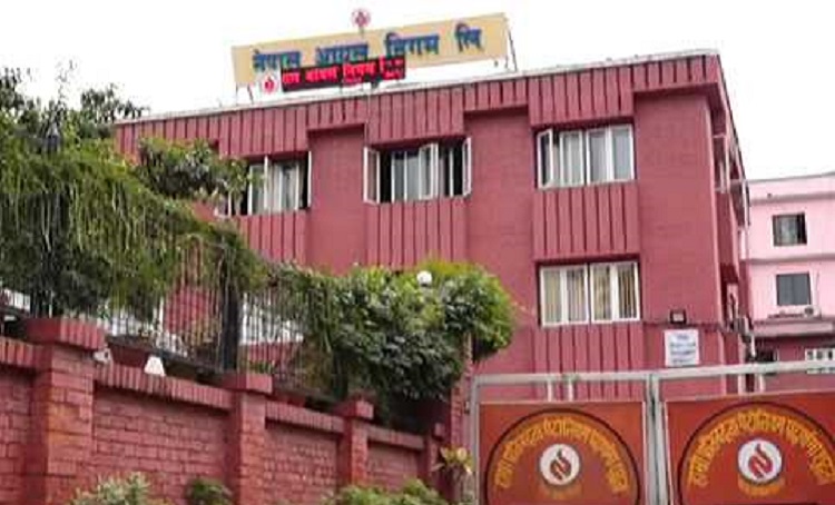 मध्यरातमा फेरि बढ्यो पेट्रोल, डिजेल र खाना पकाउने ग्यासको भाउ