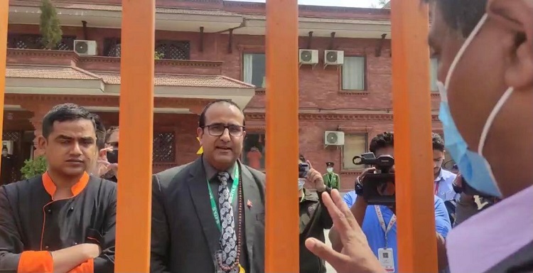 बतास समूहले पशुपति धर्मशालाभित्र प्रवेश गर्न रोक्यो सरकारी टोलीलाई