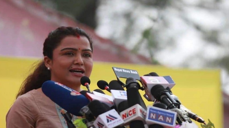 सिँदुरमा सजिएकी रेखाको  भाषण, तपाईहरू पाण्डवको पक्षमा कि कौरवको ?