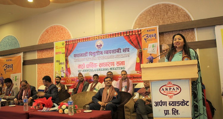 मन्त्री झाँक्री भन्छिन्– अर्थतन्त्र धराशायी भन्ने बजार हल्ला मात्रै