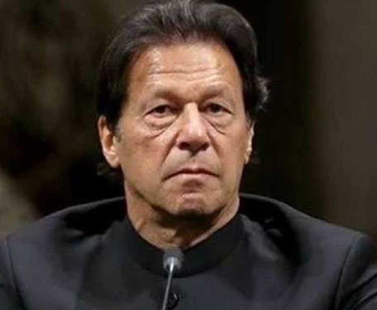 अविश्वासको प्रस्ताव पारित, इमरान पदमुक्त