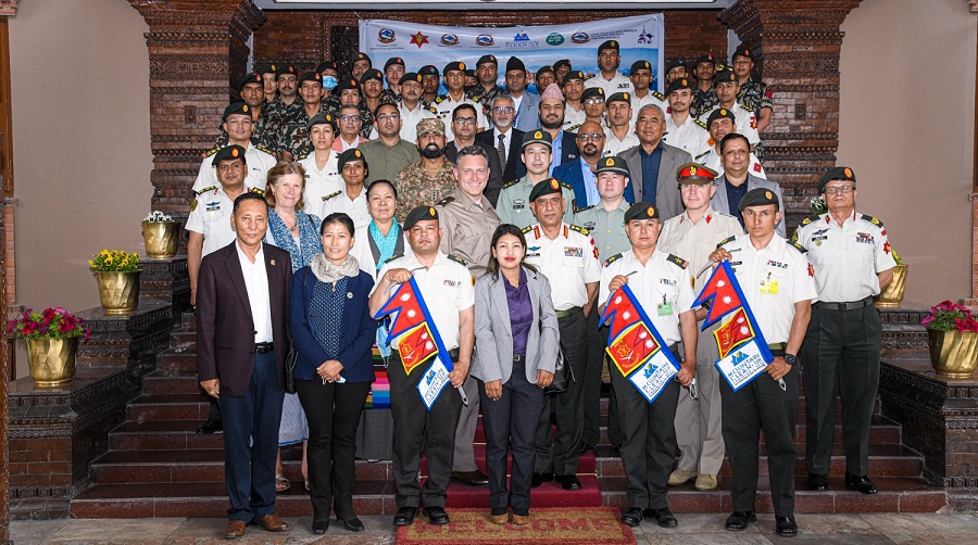 सेनाको हिमाल सरसफाई अभियानमा कोका–कोलाको साथ