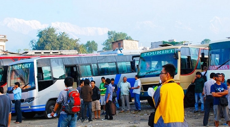 ब्यवसायीले गाडी भाडा पहिल्यै बढाए, सरकारले आजबाट मात्रै बढायो