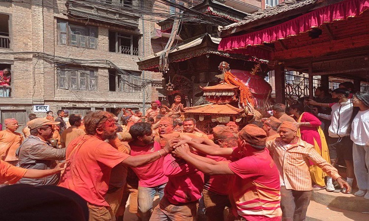 सिन्दुर जात्राले राताम्य बन्यो मध्यपुर थिमि (फोटोफिचर)