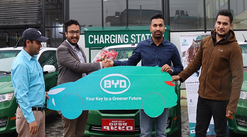 सिमेक्सद्धारा सेल्फ ड्राईभलाई ५० वटा ई–सिक्स विद्युतीय गाडी बिक्री