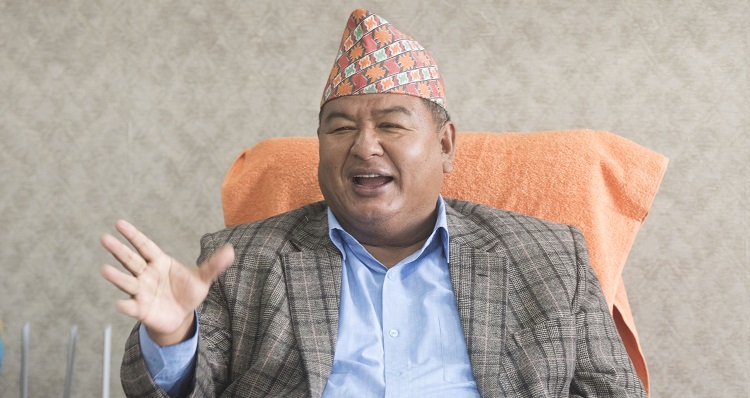 विदेशबाट उद्धार गरिएका श्रमिकहरुसँग आवासगृहमा श्रममन्त्रीको छलफल