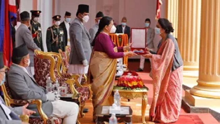 राष्ट्रपतिबाट विभूषित मालपोत अधिकृत डेढ लाख घुससहित पक्राउ