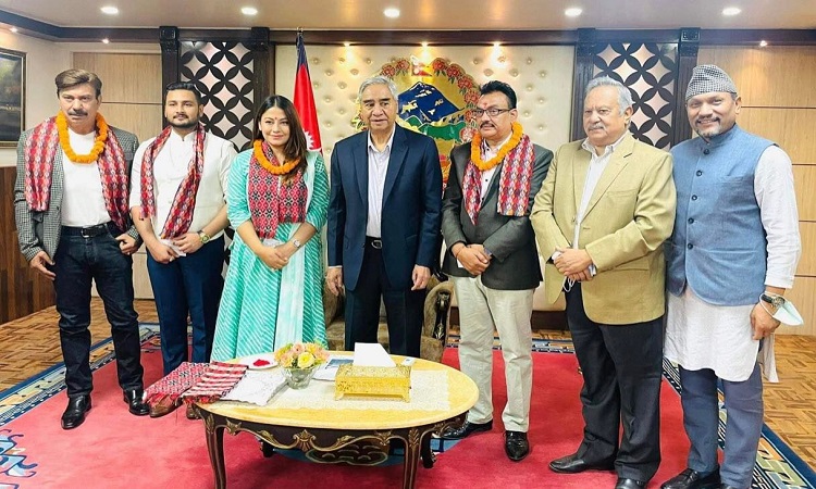 भुवन केसी, स्वेता खड्का र रबिन्द्र खड्का काँग्रेस प्रवेश