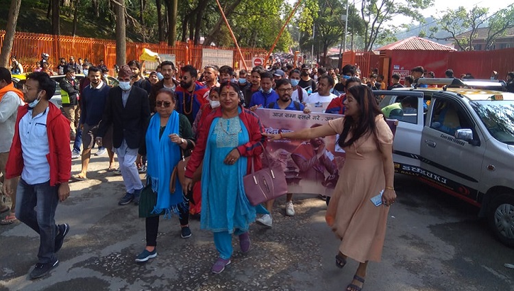 पशुपतिनाथ परिसरभित्र बालेनकाे चुनाव प्रचार