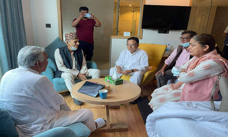 चितवनका बागीसँग रामचन्द्र पौडेलको भेटघाट