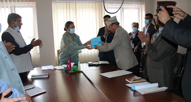 समस्याग्रस्त सहकारीका विषयमा मन्त्री श्रेष्ठलाई समितिले बुझायो प्रतिवेदन