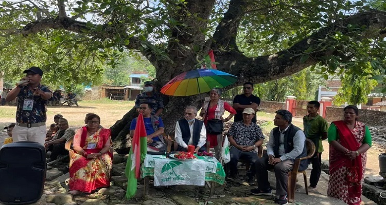 चुनाव चिन्ह छाता बोकेर चुनावी मैदानमा बाबुराम जोडी