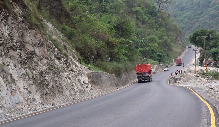 पहिरोका कारण अवरुद्ध मुग्लिन–नारायणगढ सडक खुल्यो