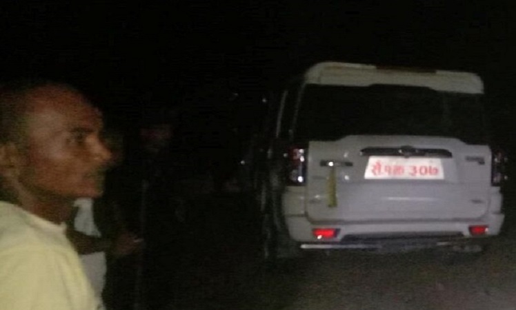 एमालेका प्रदेश सांसद चौधरीले प्रयोग गर्दै आएको सरकारी गाडी स्थानियको नियन्त्रणमा