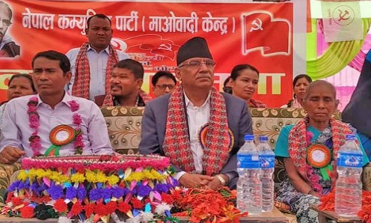 गठबन्धनका बागी उम्मेदवारलाई प्रचण्डले मागे भाेट