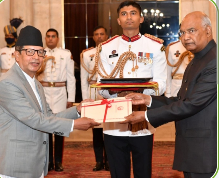 राजदूत शर्माले भारतीय राष्ट्रपतीलाई बुझाए ओहोदाको प्रमाणपत्र