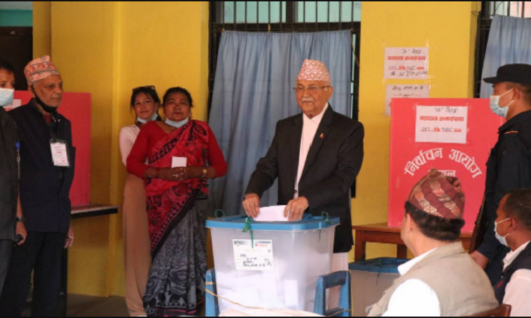 मतदान गरेपछि ओलीले भने- देश मूलतः दुई दलीय प्रणालीतर्फ जाने देखियो