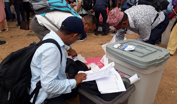 विवादका कारण सात जिल्लाका केही स्थानमा मतदान अवरुद्ध