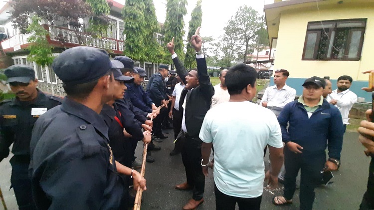 पोखरामा मतगणनाका क्रममा विवाद, एमालेको नाराबाजी