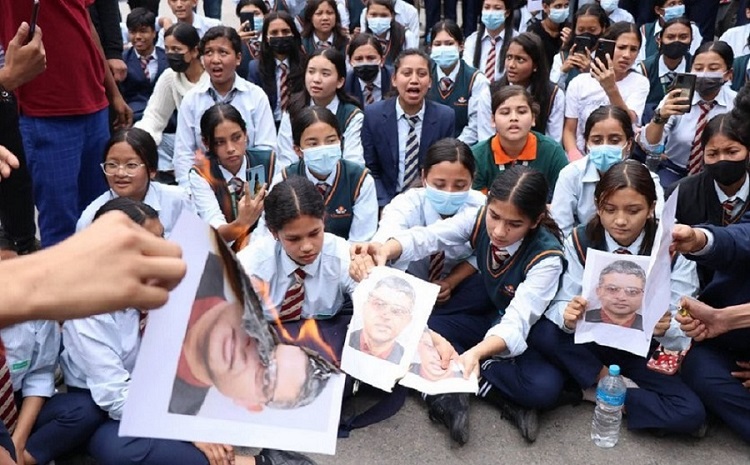 छात्रा माथि यौन दुर्व्यवहार गरेको आरोपमा सेन्ट लरेन्स कलेजका शिक्षक पक्राउ