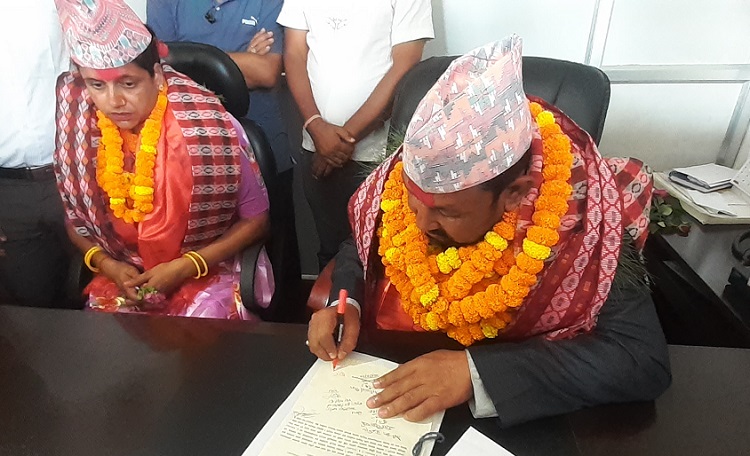 बर्दिबासका मेयरकाे गाडीलाई एम्बुलेन्स बनाउने निर्णय