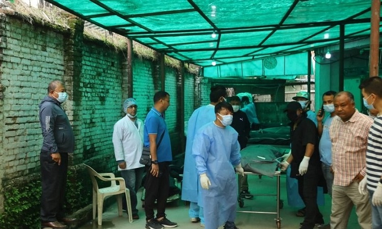 तारा एयर दुर्घटना : पोस्टमार्टम पश्चाात् मृतकका परिवालाई शव हस्तान्तरण