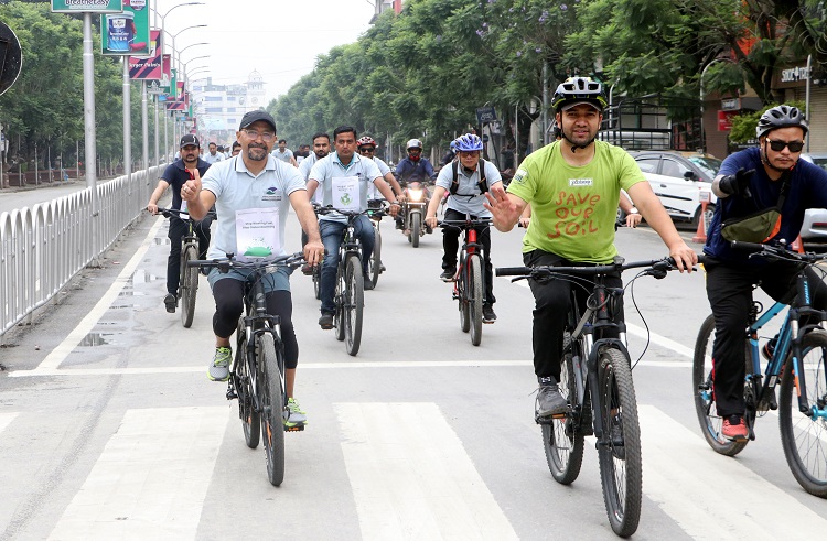 वातावरण दिवसको अवसरमा सांग्रिला डेभलमेन्ट बैंकको साइकल र्‍याली