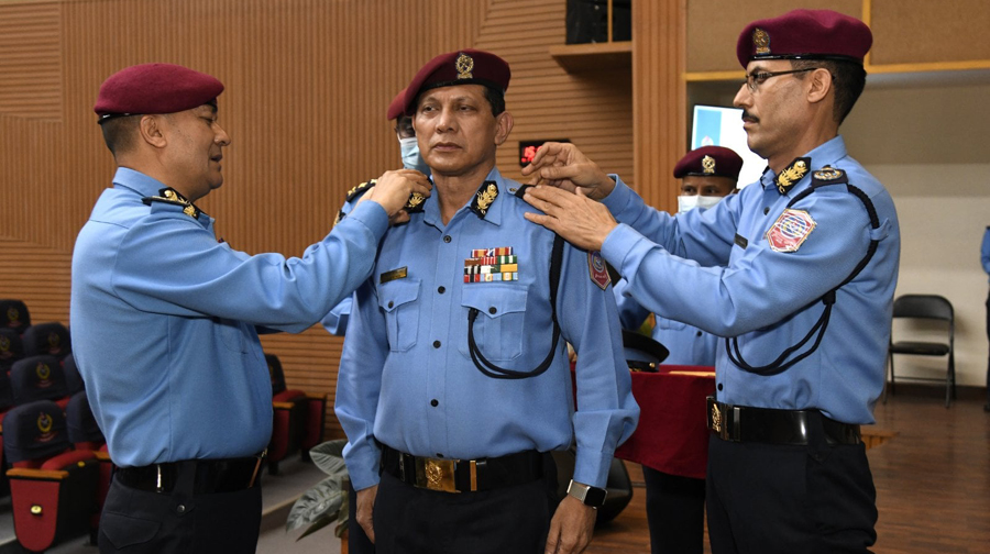 दोसाँधमा पोखरेलः जुनियर आईजीपीलाई स्यालुट कि राजीनामा ?