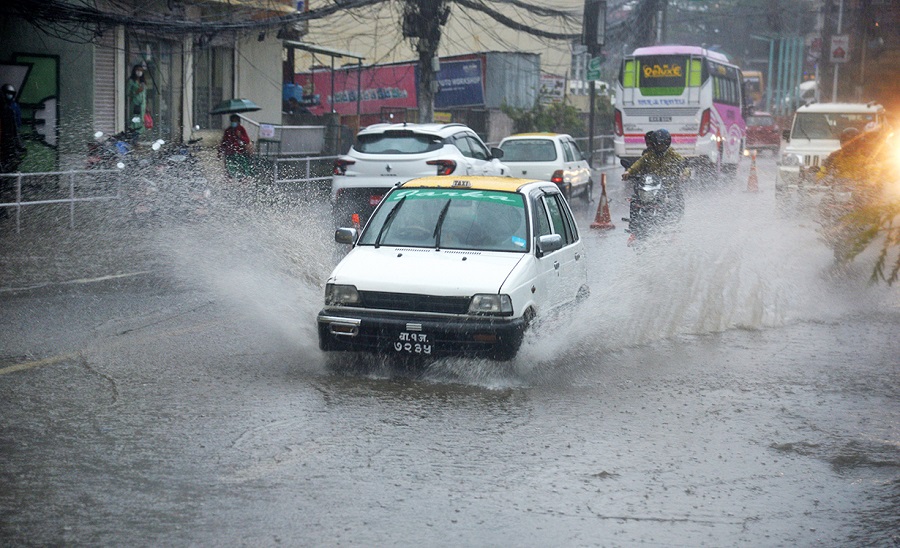 काठमाडाैंका सडकको दुर्दशा,सर्वसाधारणलाई सास्ती  (फोटोफिचर)