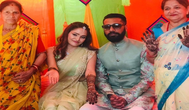 सरदसंग गायिका इन्दिराको मेहेन्दी