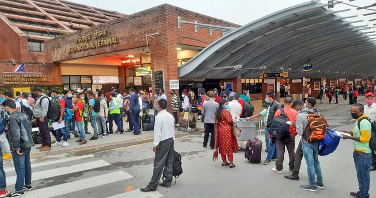 पछिल्लो पाँच महिनामा ५ लाखभन्दा बढी नेपालीले छोडे देश