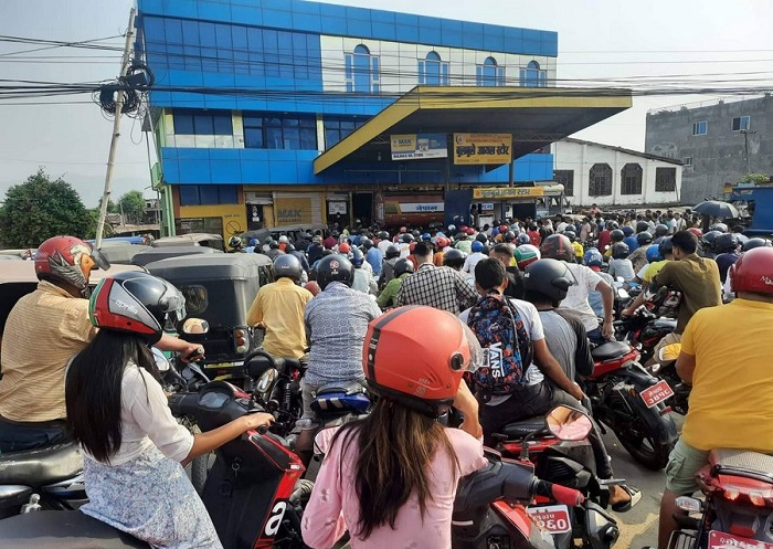 कर्णाली प्रदेश सुर्खेतमा चार दिनदेखि पेट्रोल अभाव