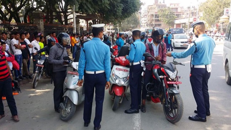 काठमाडौंमा एकैदिन २२ सयभन्दा बढी सवारी चालक ट्राफिकको कारवाहीमा