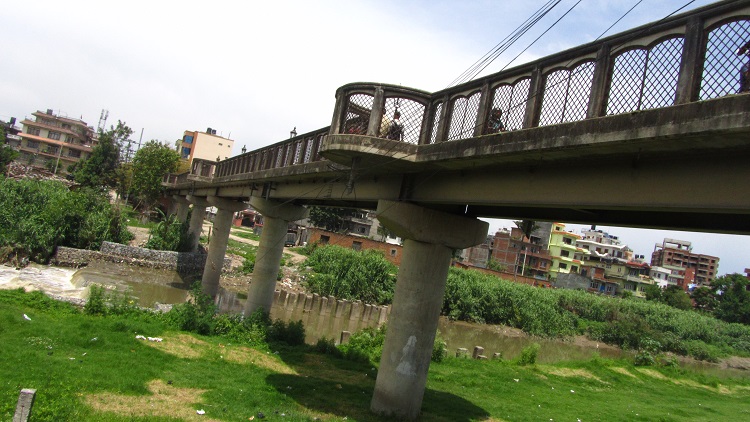 शंखमुल पुलबाट बागमतीमा हाम फालेपछि ...