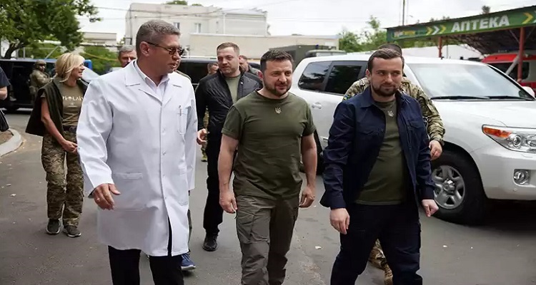 राष्ट्रपति जेलेन्स्की युद्धग्रस्त क्षेत्रको भ्रमणमा