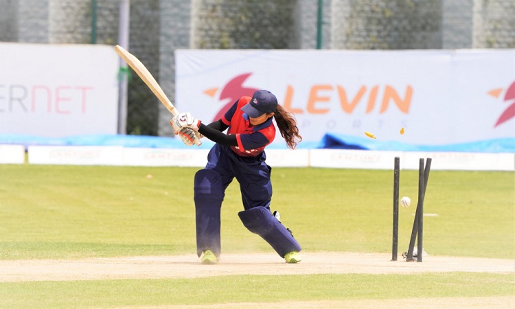 युगान्डाविरुद्ध टस जितेर ब्याटिङ गर्दै नेपाल