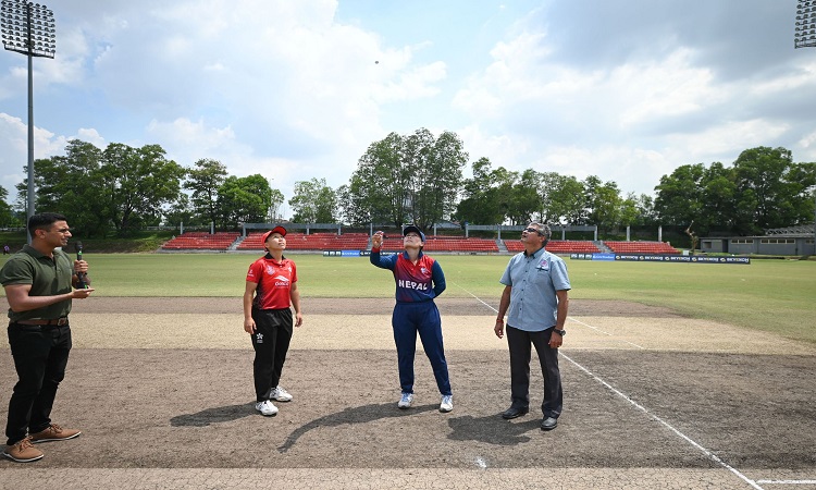 हङकङविरुद्ध टस जितेर ब्याटिङ गर्दै नेपाल