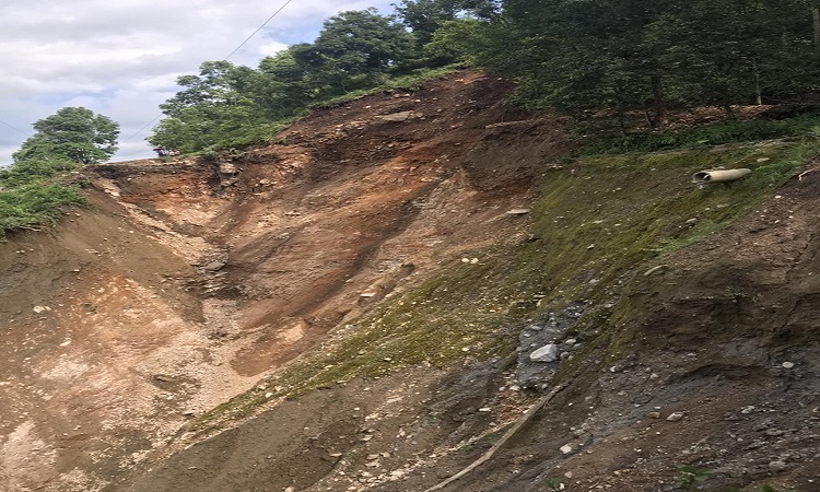 पहिरोले गर्दा अवरुद्ध बेसिसहर-डुम्रे सडकको उदिपुर खण्डमा वैकल्पिक सडक निर्माण