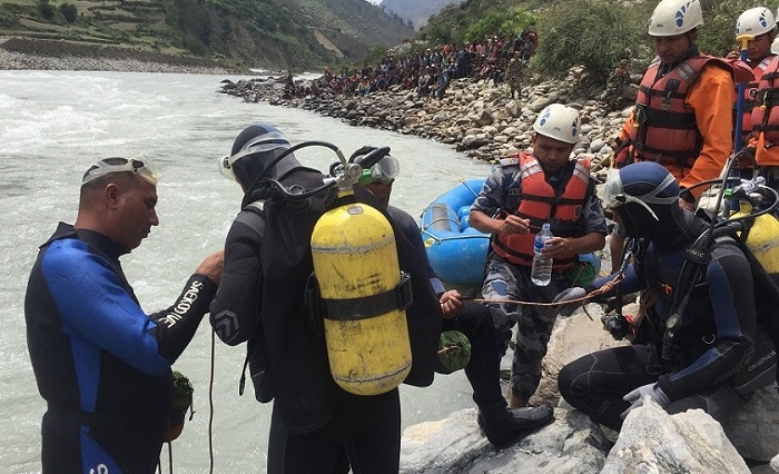 त्रिशूली नदीमा हाम फालेकी महिलाको सकुशल उद्धार