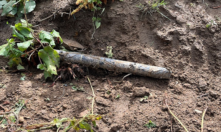 जिल्ला स्वास्थ्य कार्यालय हुम्लाकाे गेट नजिक खेतमा शंकास्पद वस्तु फेला