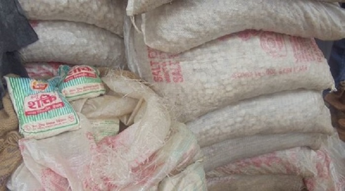 लाङटाङका कृषकलाई ढिके नुन र त्रिपाल वितरण