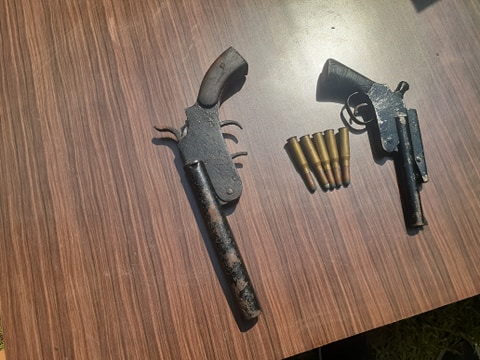 कटुवा पेस्तोल र गोली सहित दुई जना पक्राउ