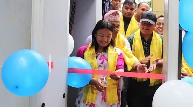 माछापुच्छ्रे बैंकद्वारा प्रसिद्ध हलेसी मन्दिरलाई भक्तजन गन्ने मेसिन हस्तान्तरण