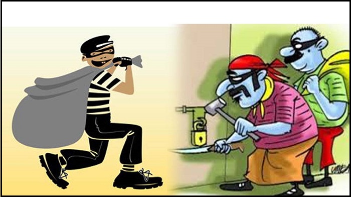 धारिलो हतियार देखाउदै  घरमा लुटपाट