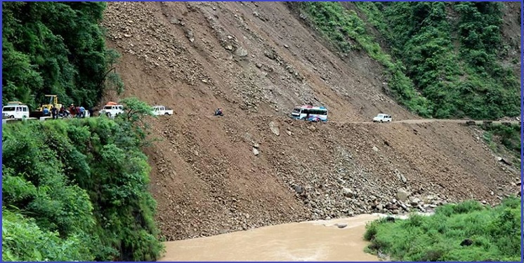 पहिरोले अवरुद्ध बुटवल-पाल्पा सडक एकतर्फी रुपमा सञ्चालन