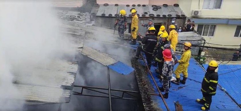 बालुवाटारमा लागेको आगो तीनघण्टापछि नियन्त्रणमा