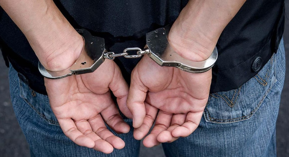 अमेरिकन पेस्तोलसहित जनकपुरधामबाट एक युवक पक्राउ