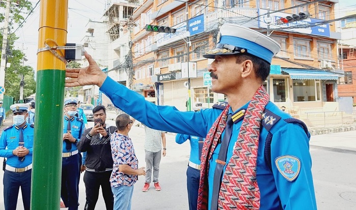 झम्सिखेलको सरस्वती मन्दिर चोकमा नयाँ ट्राफिक लाईट उद्‍घाटन