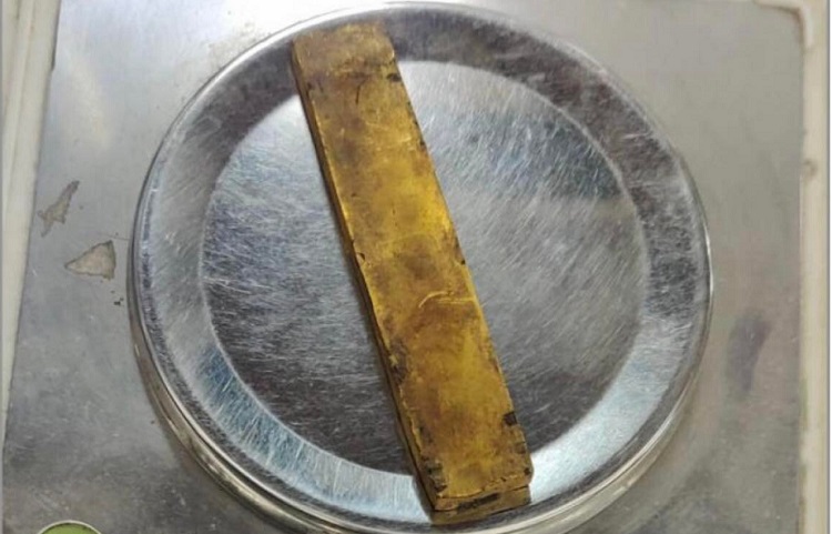 सुन ल्याउने नयाँ तरिकाः सुनकै बन्यो सुटकेशको ह्याण्डिल